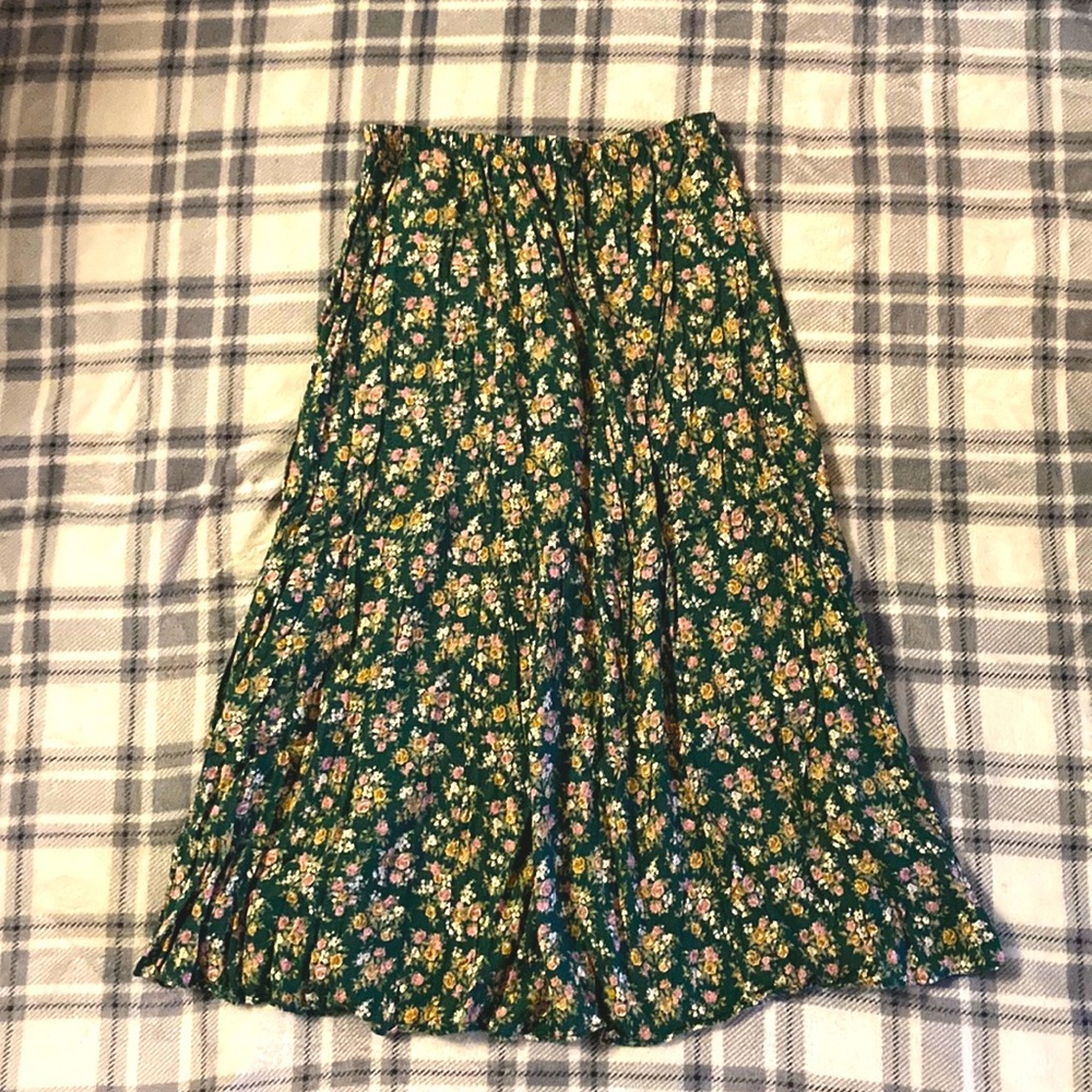 Vintage green floral maxi skirt. Size Large with elastic waist.